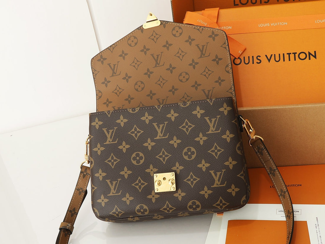 Luxury LV Pochette Métis - Reverse