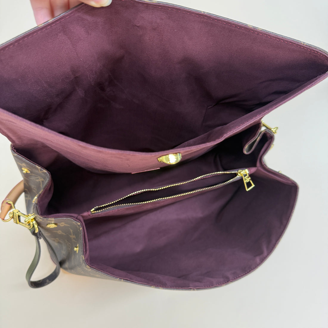 Luxury LV Hide Away MM Monogram