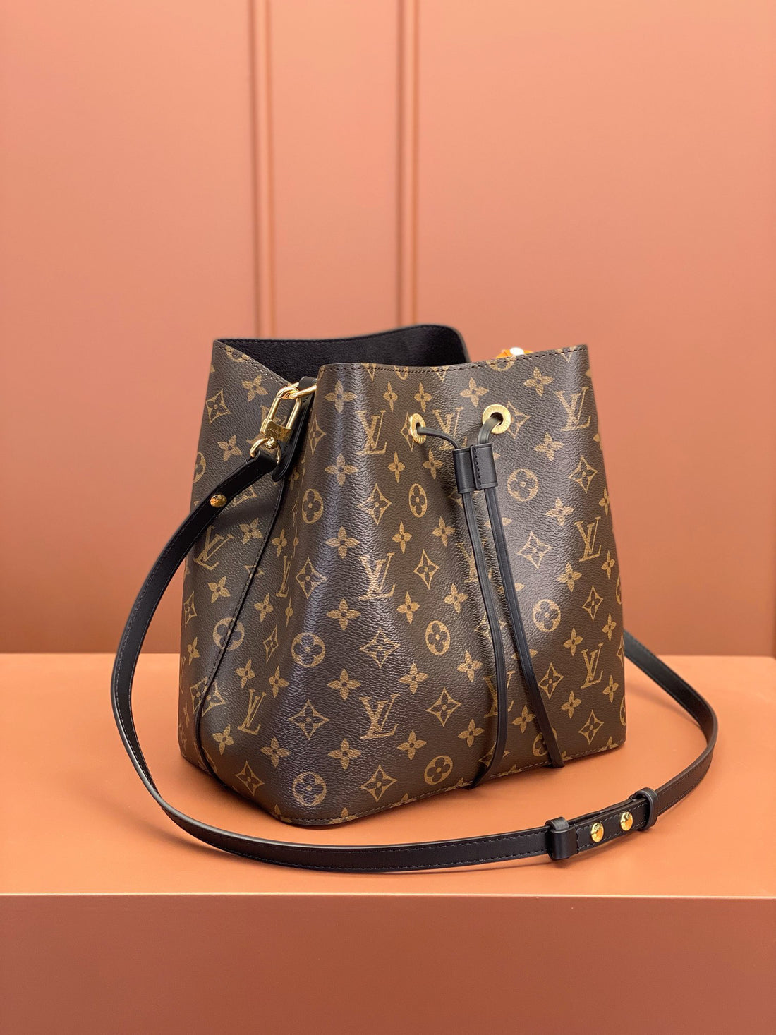 Luxury LV Neonoe MM
