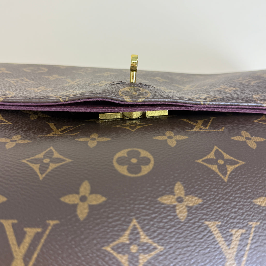 Luxury LV Hide Away MM Monogram