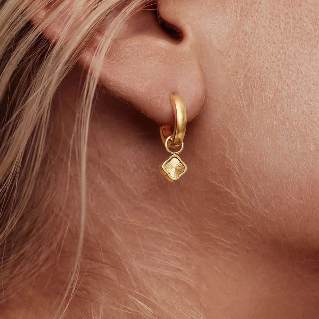 Mini Sunburst Clover Huggie Hoops