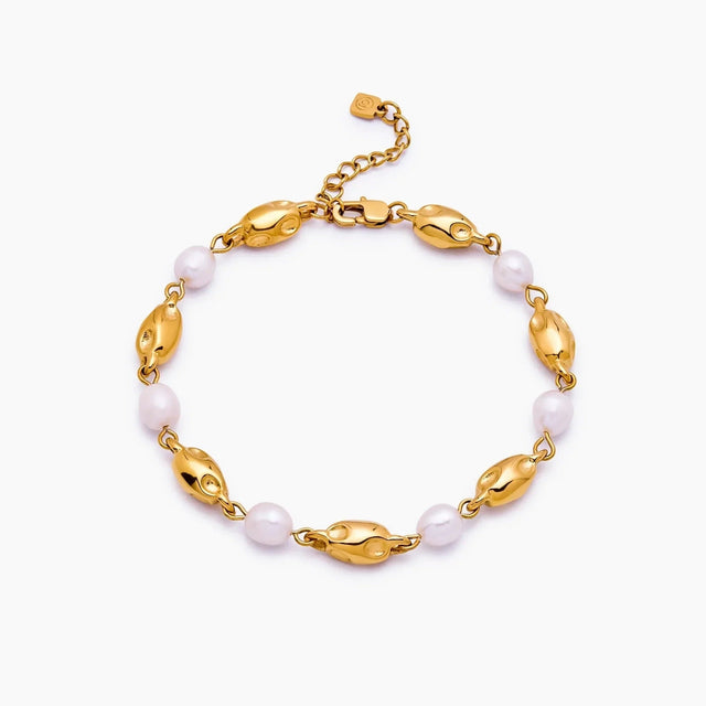 Freshwater Pearl Bracelet with Gold Details